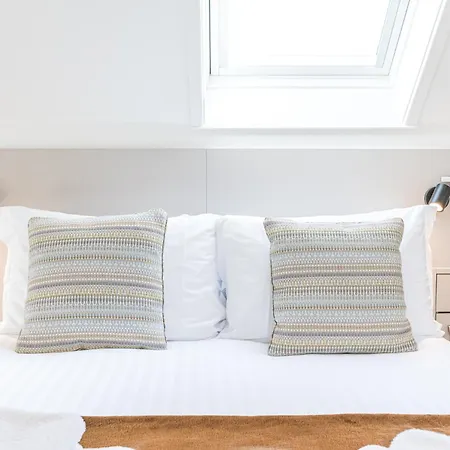 Romantic Getaway In Stylish With Views And Free Parking Burneside