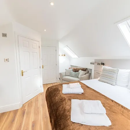 Romantic Getaway In Stylish With Views And Free Parking Burneside